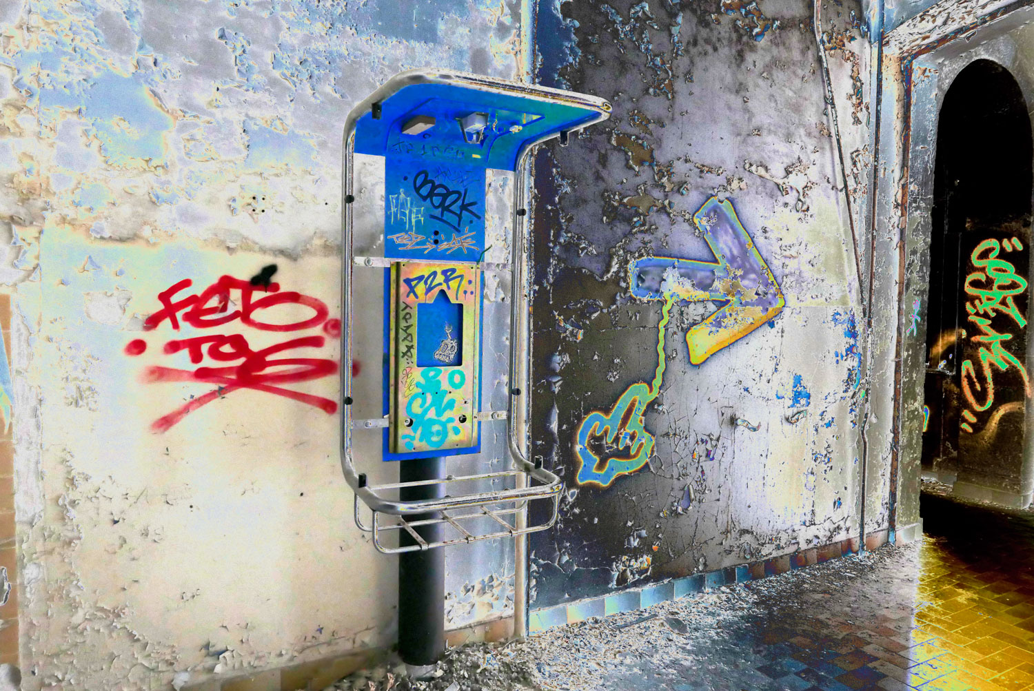 Collection pop Urbex la cabine téléphonique